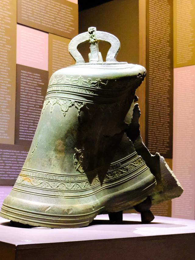 Cloche Musée 1902 Musée Frank A.Perret Saint-Pierre Martinique