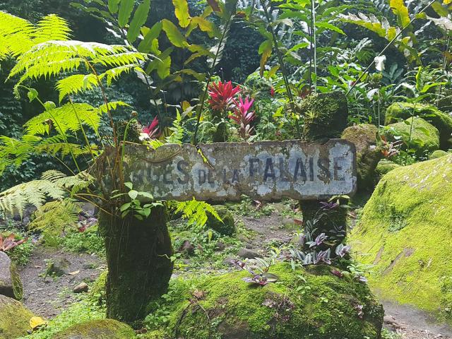 Gorges de la falaise hiking sign Fonds-Saint-Denis Martinique