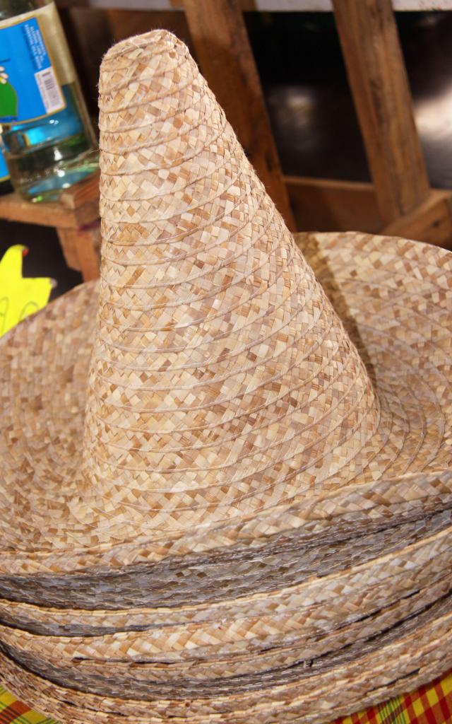 Chapeaux Bakoua Marché Fort-de-France Martinique