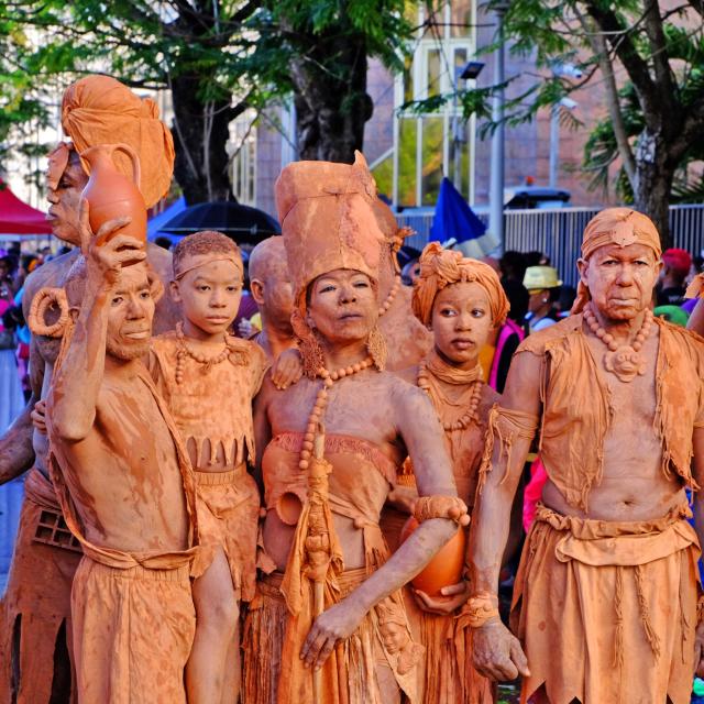 Les hommes d'argile du Village de la poterie des Trois-Îlets Carnaval Fort-de-France Martinique