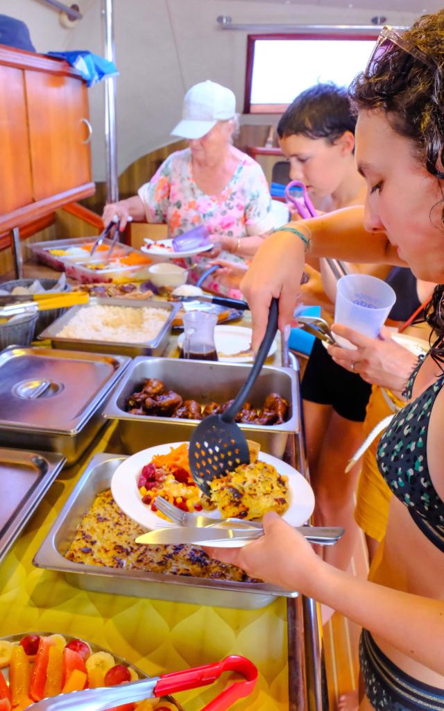 lunch3-catamaran-bluedream-troisilets-martinique