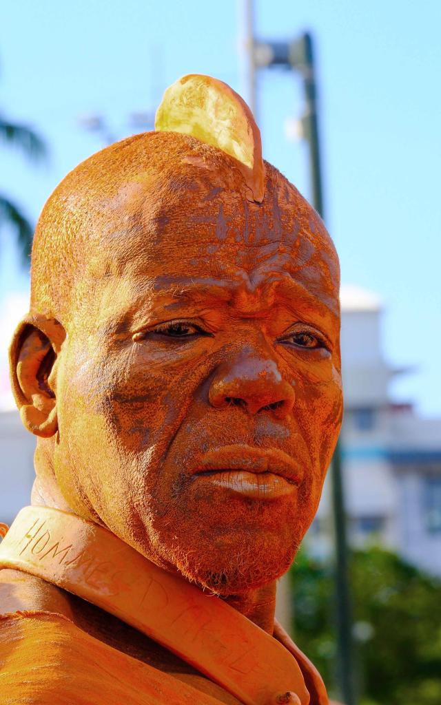 Les hommes d'argile du Village de la poterie des Trois-Îlets Carnaval Fort-de-France Martinique