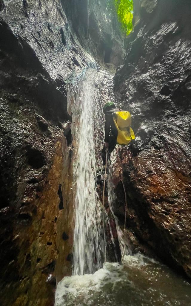 Descente en rappel Canyoning Absalon Bureau de la randonnée et du canyoning Fort-de-France Martinique