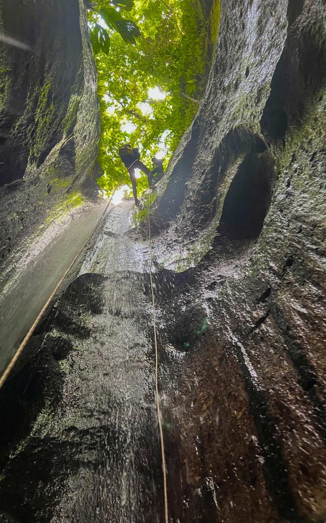 Descente en rappel Canyoning Absalon Bureau de la randonnée et du canyoning Fort-de-France Martinique