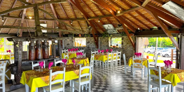 Restaurant Le Moulin à Canne Distillerie Depaz Saint-Pierre Martinique